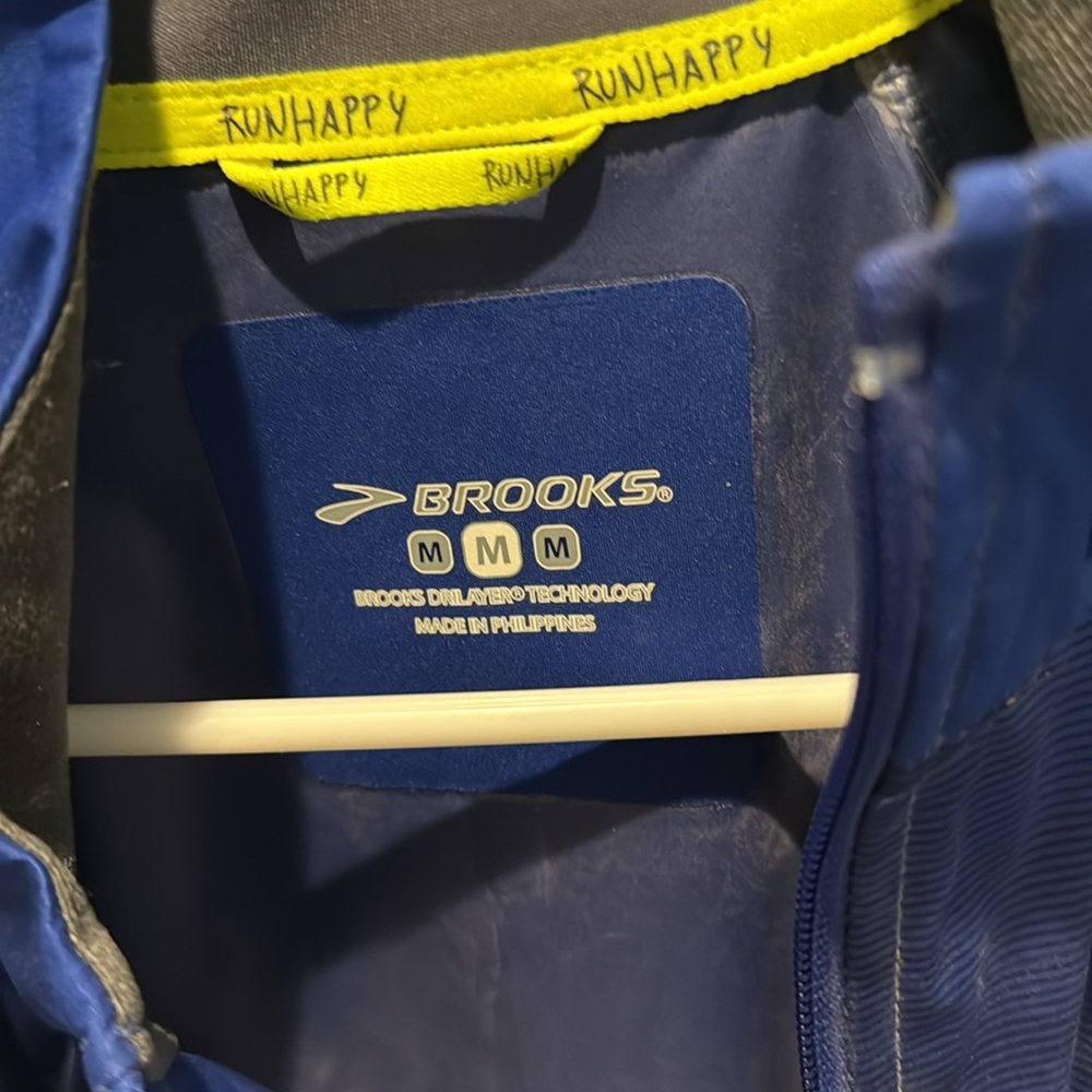 Brooks Running Lightweight Jacket - image 3